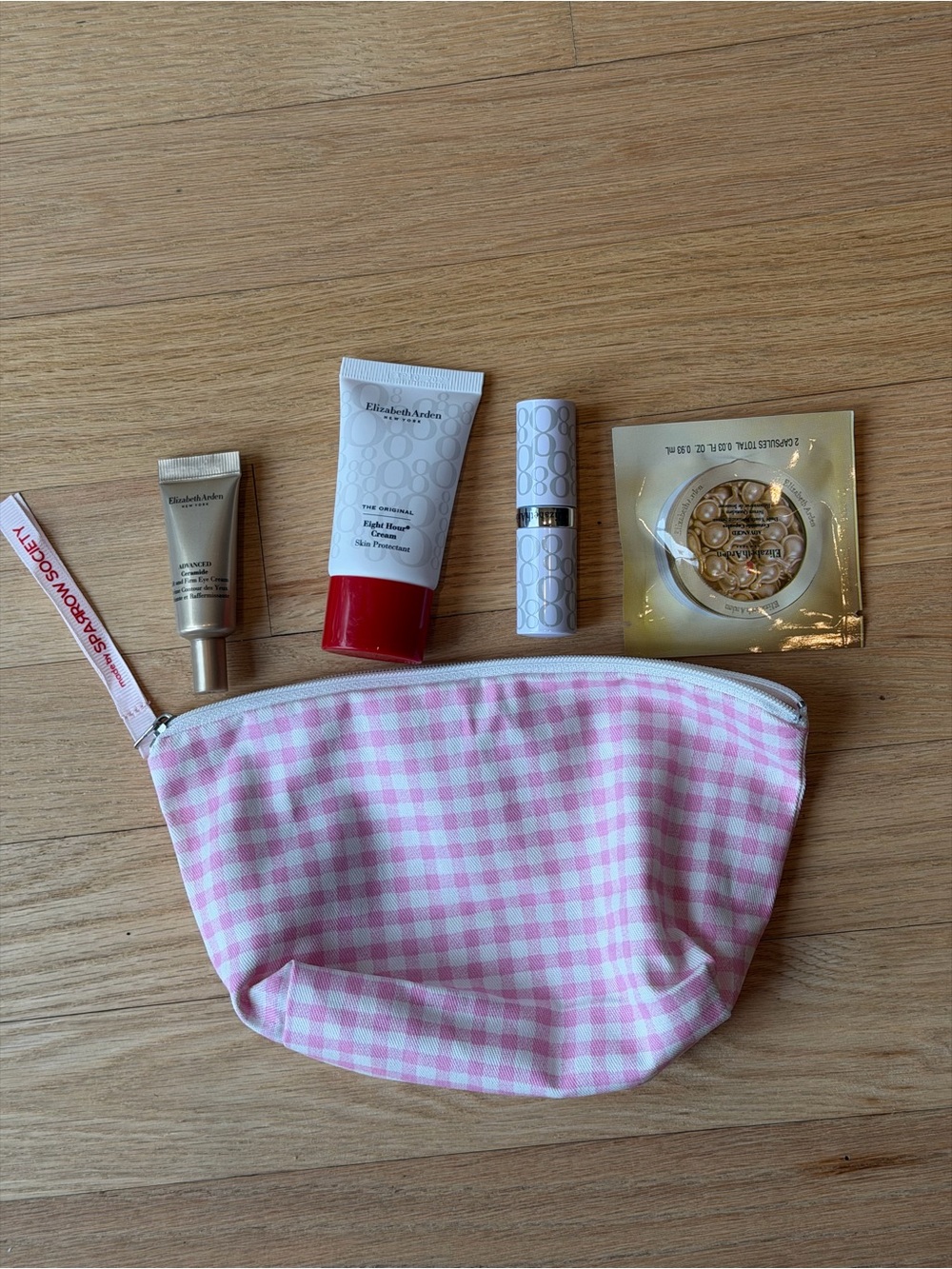 Elizabeth Arden Bag with Eight Hour Cream Lip Protectant SPF 15  Plus Mote